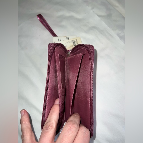 NWT NY& Co hot pink metallic bifold wristlet - Picture 5 of 10